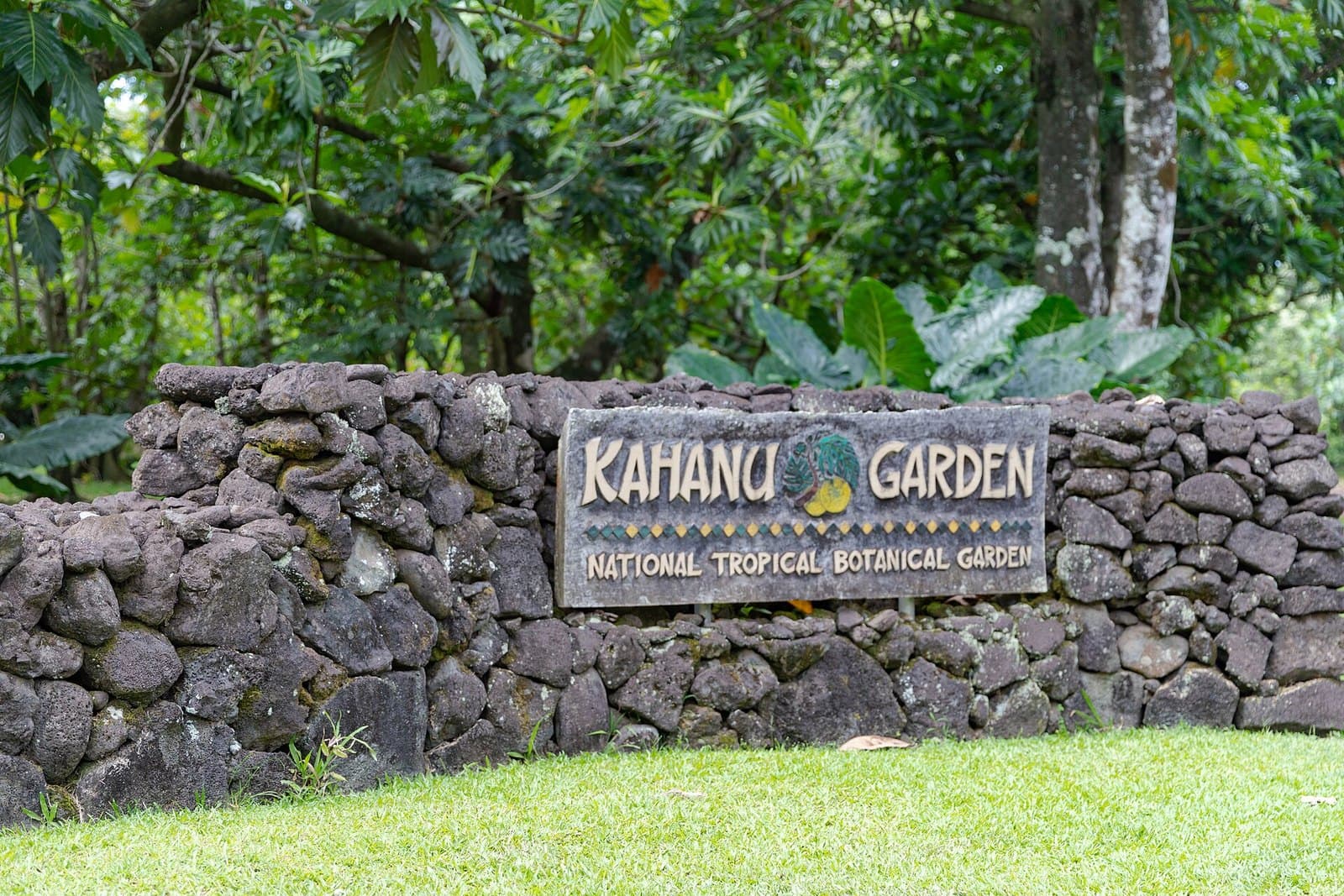 Entrance sign at Kahanu Garden